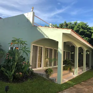 Beach House Luxury Vacation - Paradise Has 2 Private Master Suites Ocean & Garden View Bed & Breakfast